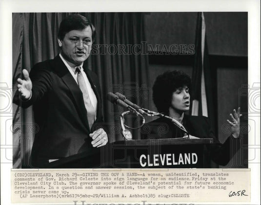 1985 Press Photo Gov. Richard Celeste discusses Cleveland's economic development - Historic Images