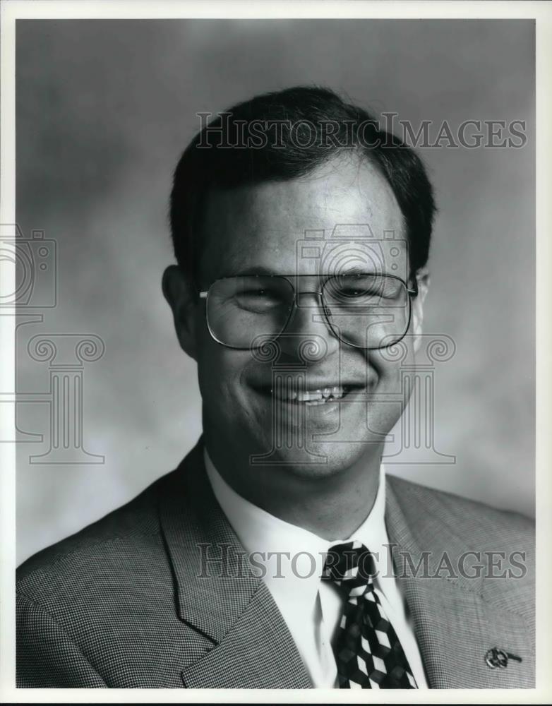 1999 Press Photo John Bruns, The Ritz Carlton Cleveland general manager - Historic Images