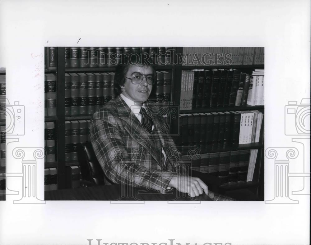 1977 Press Photo Richard Hoban, employee of Labor Benefit Association - Historic Images