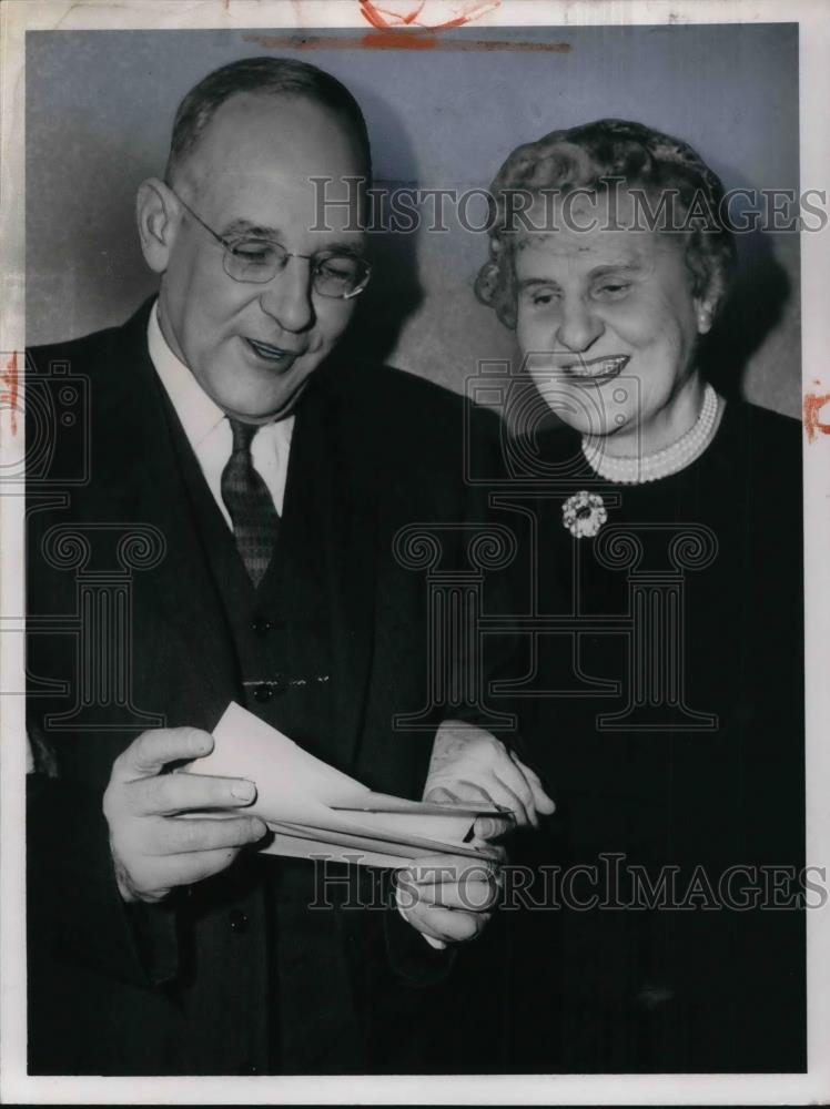 Press Photo Dr. John Millis WRU smiles with Mrs. R. Livingston Ireland - Historic Images