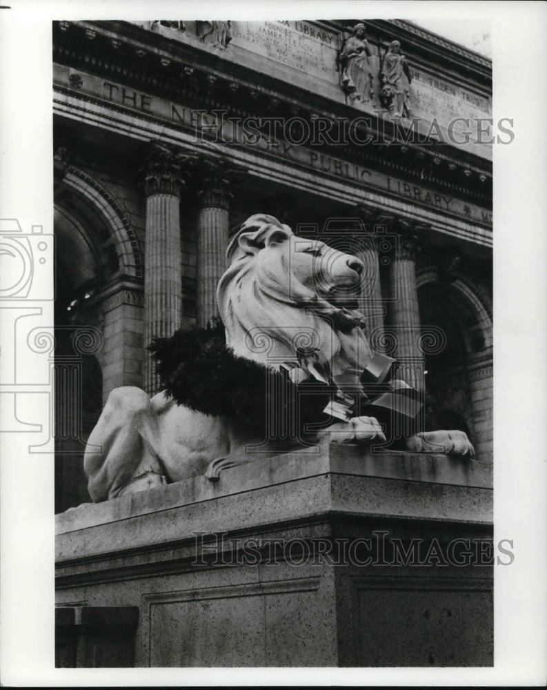 Press Photo The New York Public Library building entrance, New York City - Historic Images
