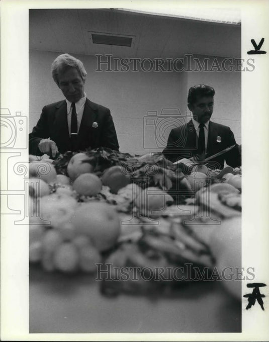 1982 Press Photo United States Customs Service , Agriculture officials - Historic Images