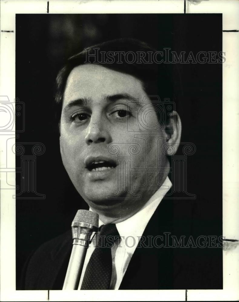 1988 Press Photo Councilman Michael Polensek speaks on fair housing bill - Historic Images