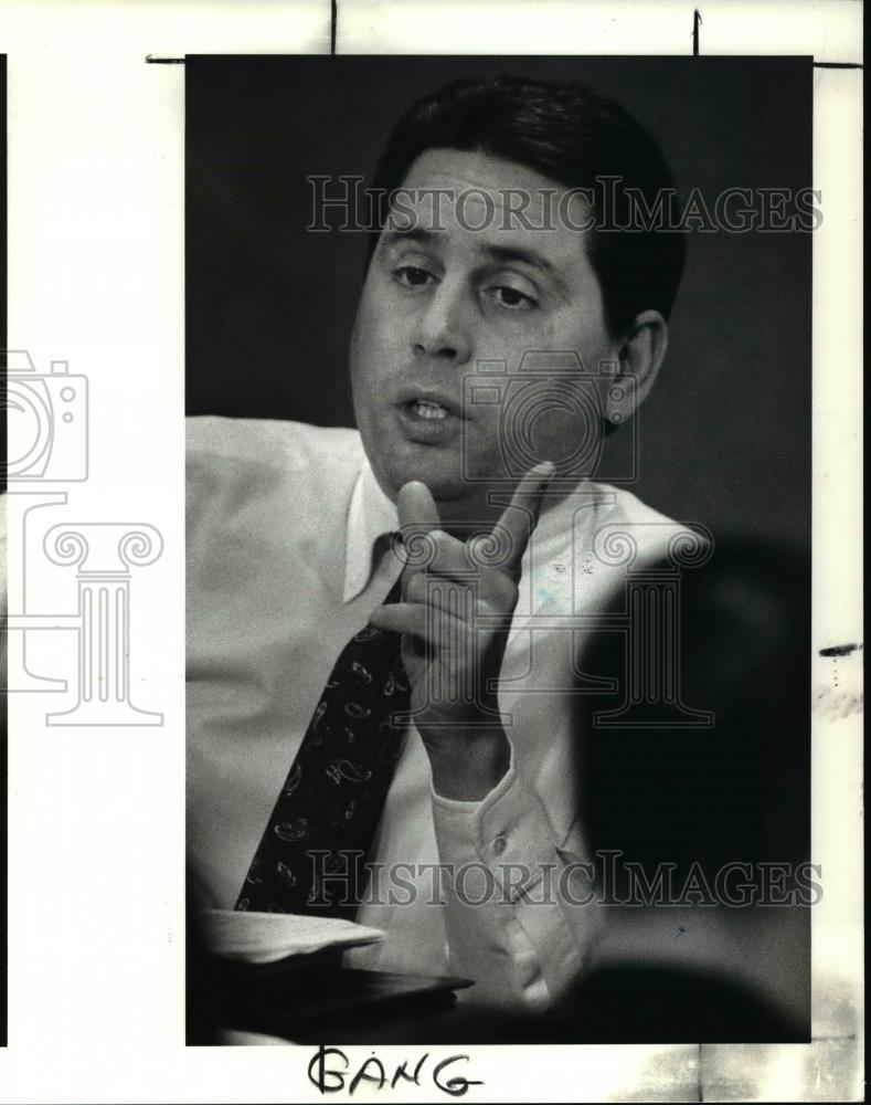 1990 Press Photo Mike Polensek questions youths before the Public Safety hearing - Historic Images