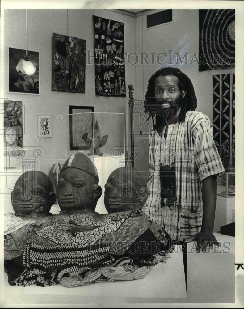 1984 Press Photo Mwatabu S. Okantah, professor at Cleveland State University - Historic Images
