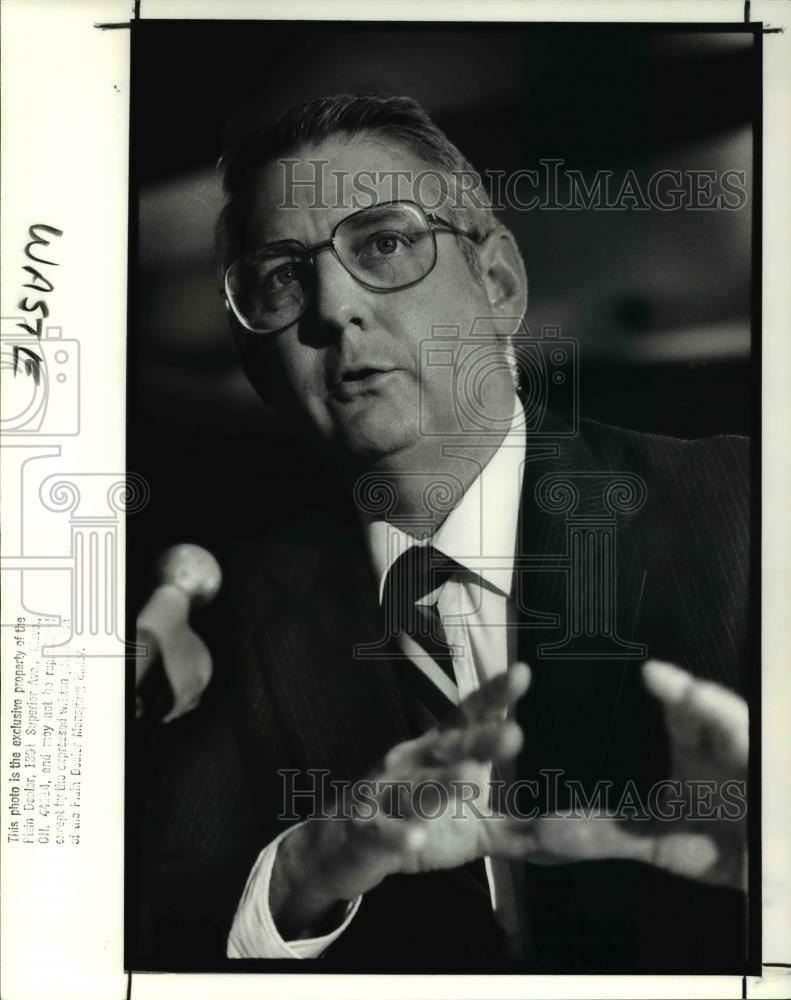 1988 Press Photo J Winston Porter asst administrator for solid waste &amp; emergency - Historic Images