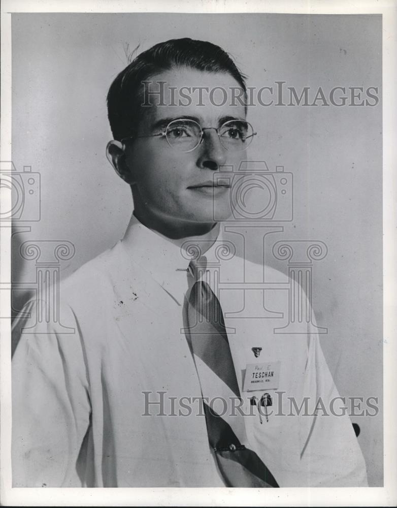 1942 Press Photo Paul Teschan Grand Scholarship award winner posing for photo - Historic Images