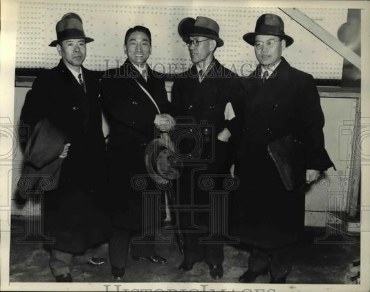 1938 Press Photo Japanese Naval Officer arrives S. Ochiai second from left - Historic Images