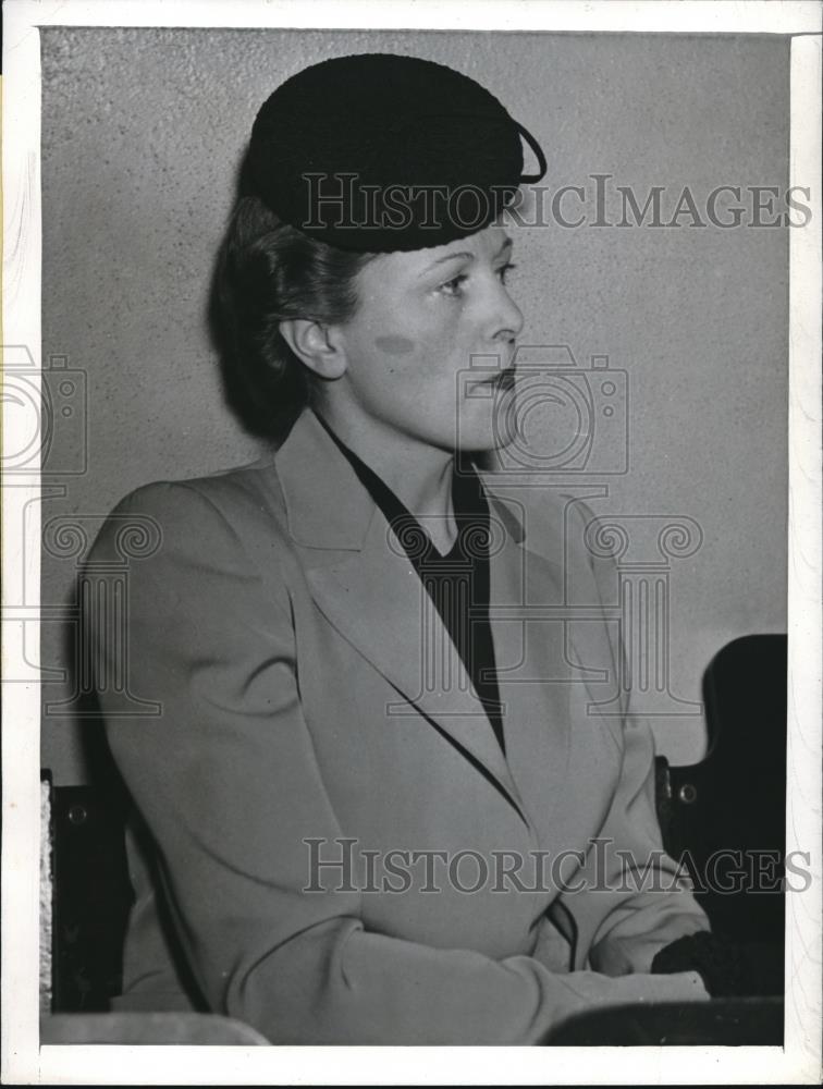 1944 Press Photo Mrs Jean Marie Putnam Wins Divorce - nee09524 - Historic Images