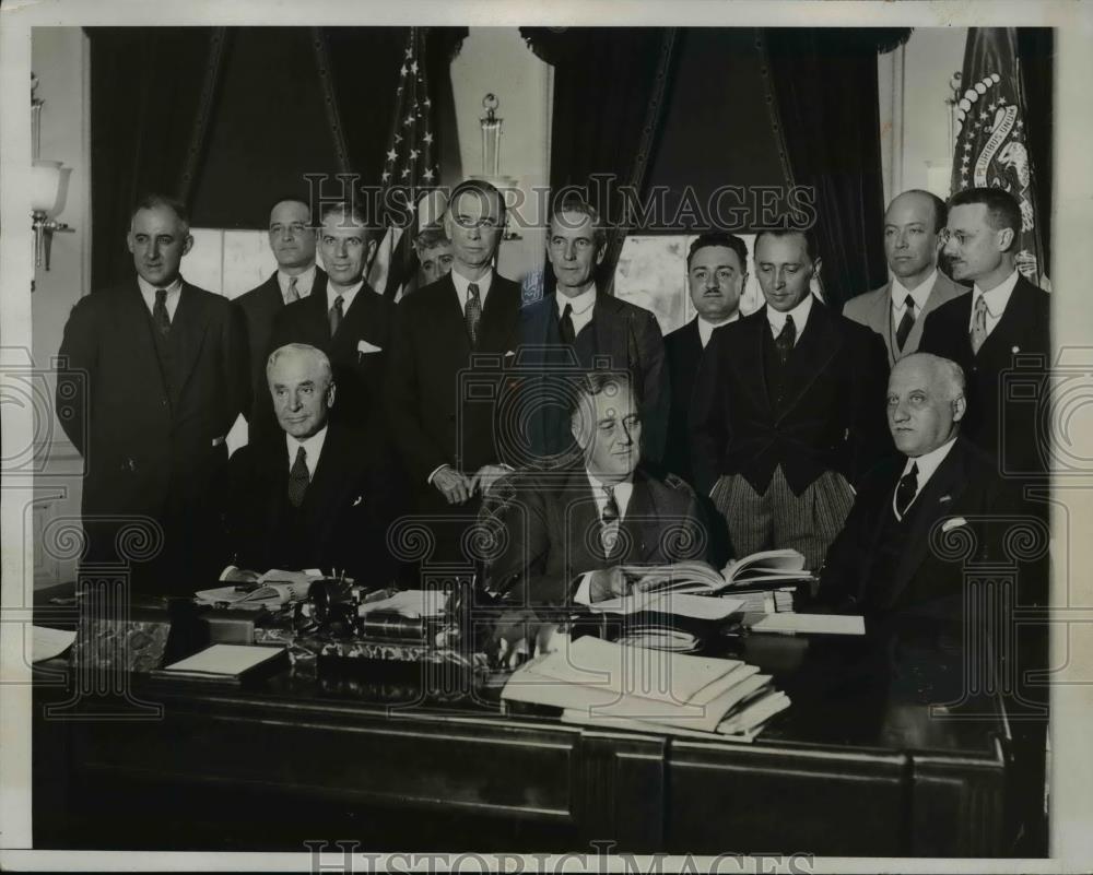 1933 Press Photo Roosevelt confers with Italian envoy. - nef02449 - Historic Images