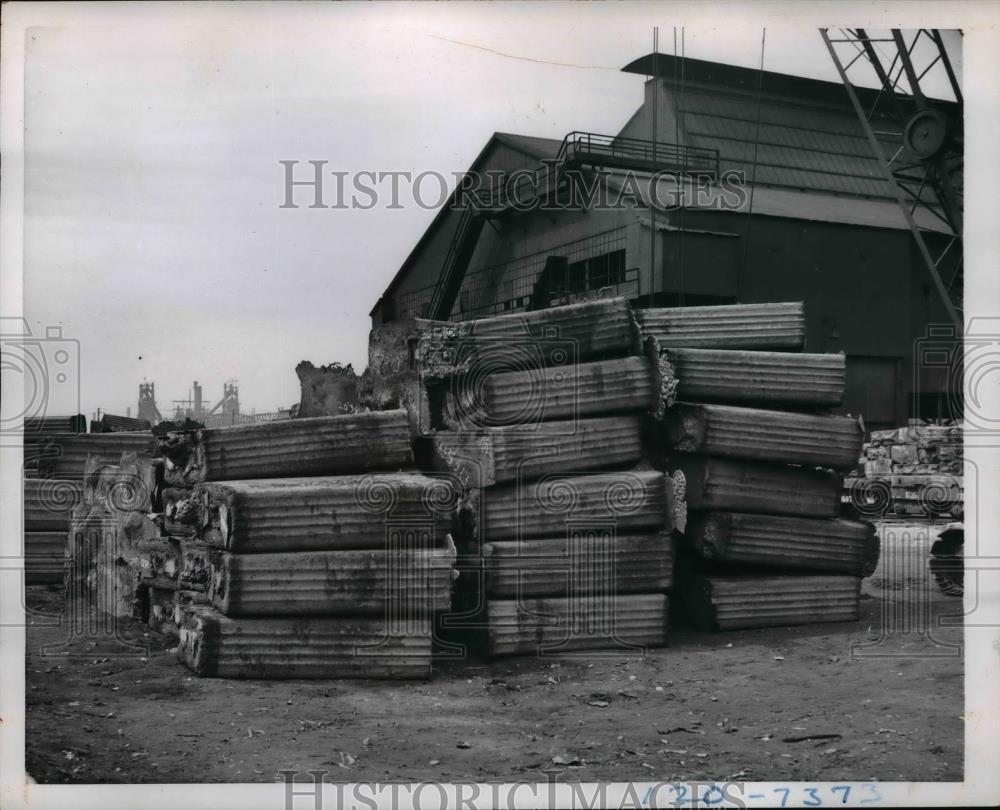 1952 Press Photo Billets of freshly poured steal lie in the yard of U.S Steal - Historic Images