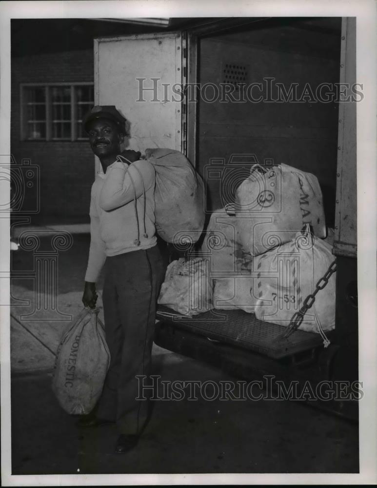 1955 Press Photo Mail Carrier James W. Connors Unloading at Stadium, Ohio - Historic Images