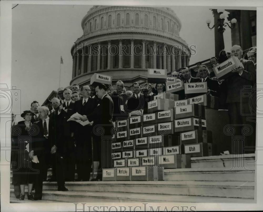 1938 Press Photo Veterans of Foreign Wars Presented to Members of Congress - Historic Images