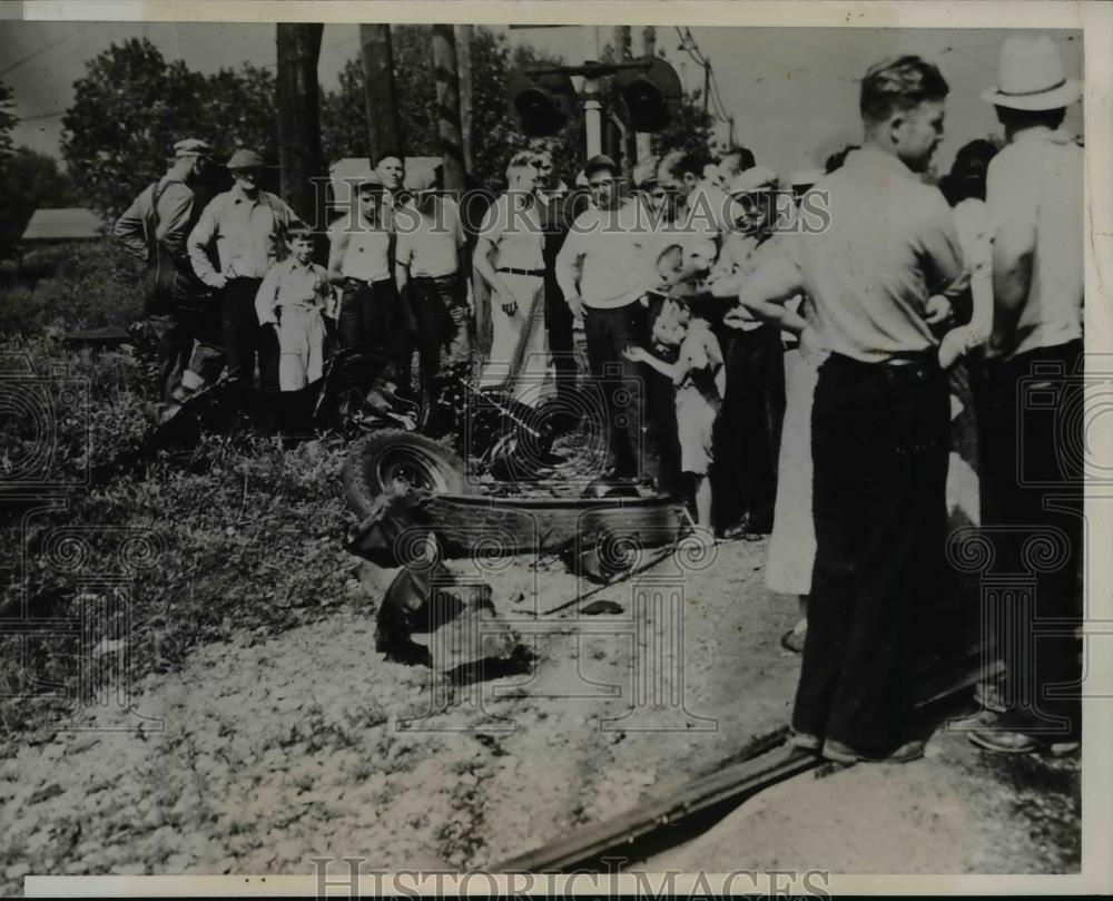 1938 Press Photo Werner H Boevers of Cleveland, His Wife 3 Passengers Killed - Historic Images