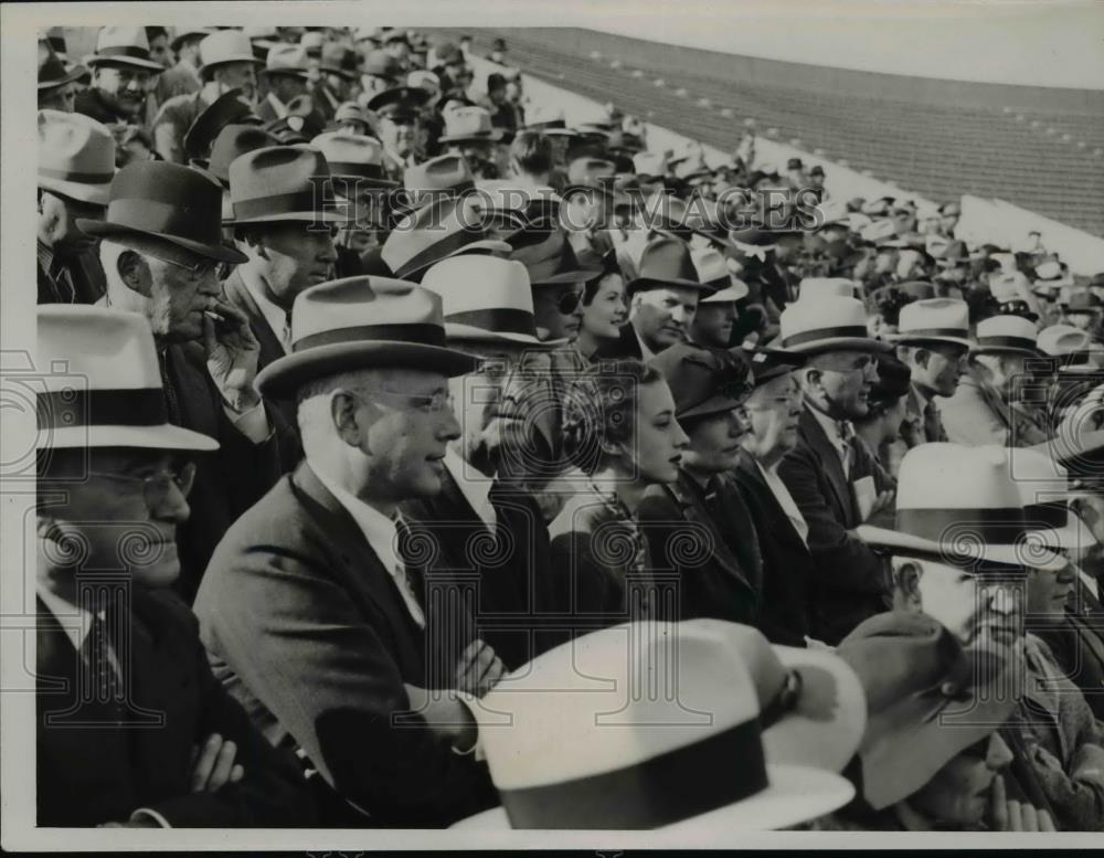 1936 Press Photo Alf Landon &amp; Family at Kansas University Football Game - Historic Images