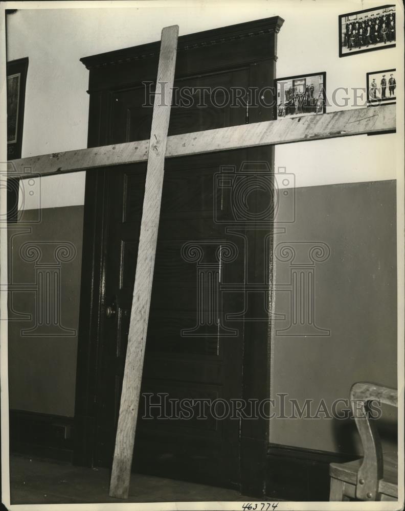 1938 Press Photo Crude Cross to Which Edward Collins Was Nailed to - nef35056 - Historic Images