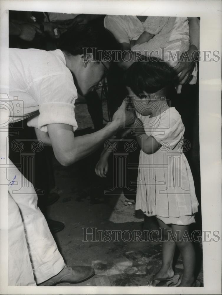 1946 Press Photo Japanese Doctors Federation Gives Vaccines in Tokyo - nef35173 - Historic Images