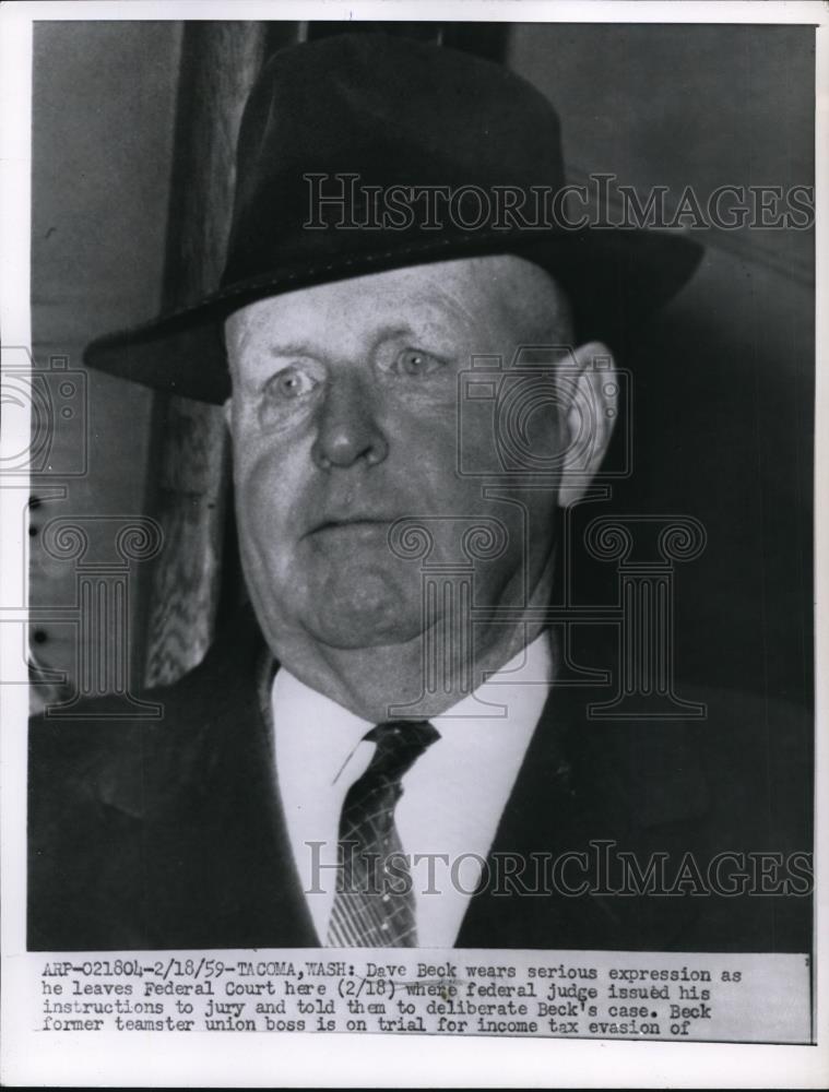 1959 Press Photo Dave Beak leaving Federal Court - nef35663 - Historic Images