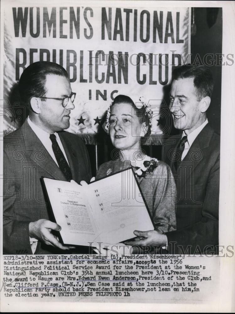 1956 Press Photo Accepting 1956 Distinguished Political Service Award - Historic Images