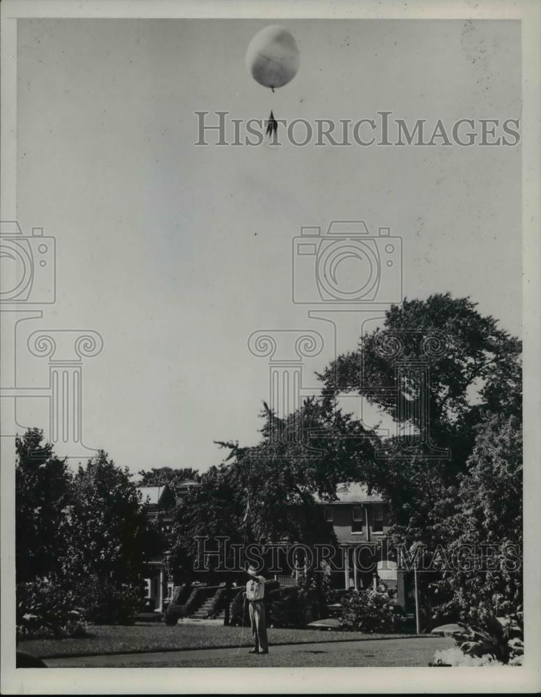 1939 Press Photo Radiosonde Launching - nef38531 - Historic Images