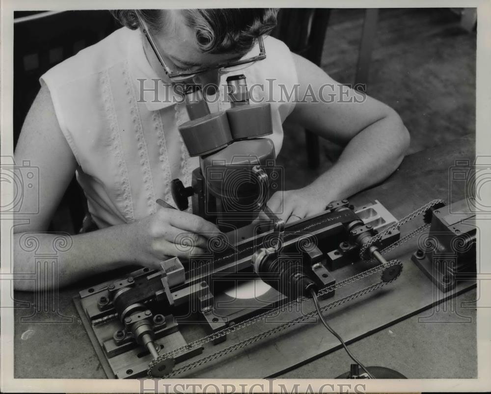 1957 Press Photo Diamond Phonograph Needle Point Examination Machine - nef40502 - Historic Images