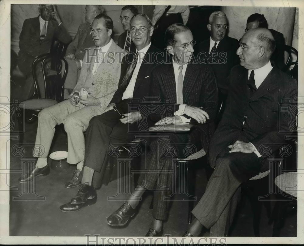 1934 Press Photo Dupont Brothers Testify in Senate Munitions Probe - nef41977 - Historic Images