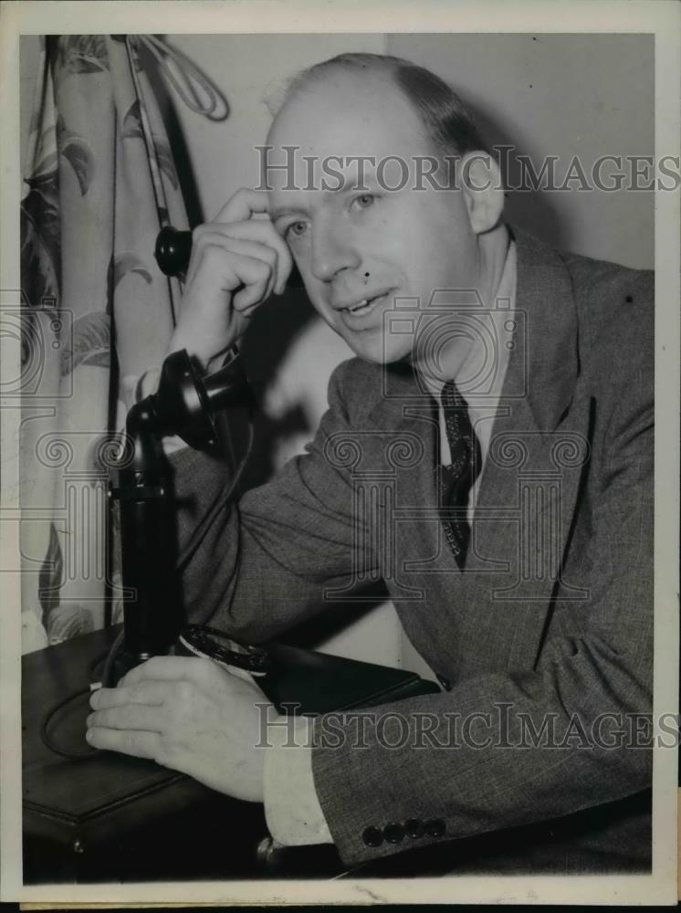 1944 Press Photo Herbert Brownell, Jr. Using Phone in Chicago - nef42397 - Historic Images