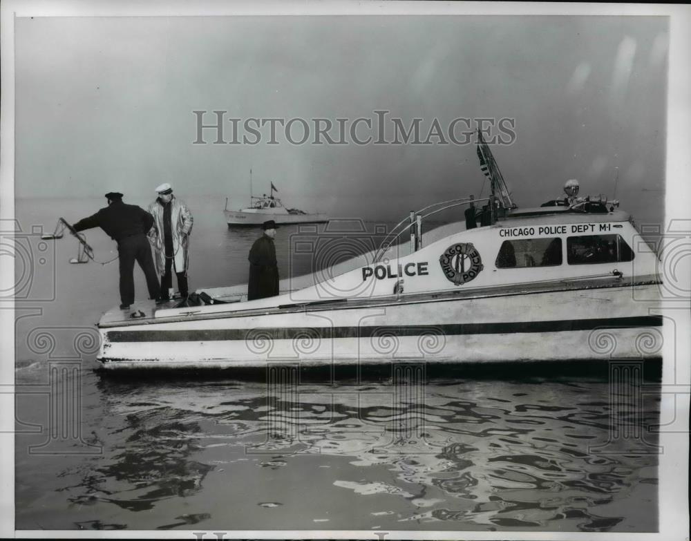 1959 Press Photo Coast Guardsmen Search for Body of Missing Judge Lynn Parkinson - Historic Images