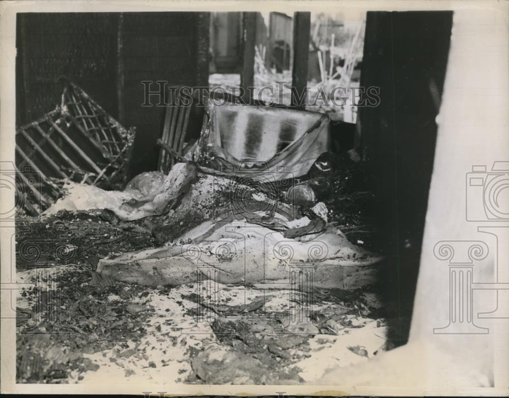 1944 Press Photo Interior of Lawrence Porter Home where 5 Children Died of Fire - Historic Images