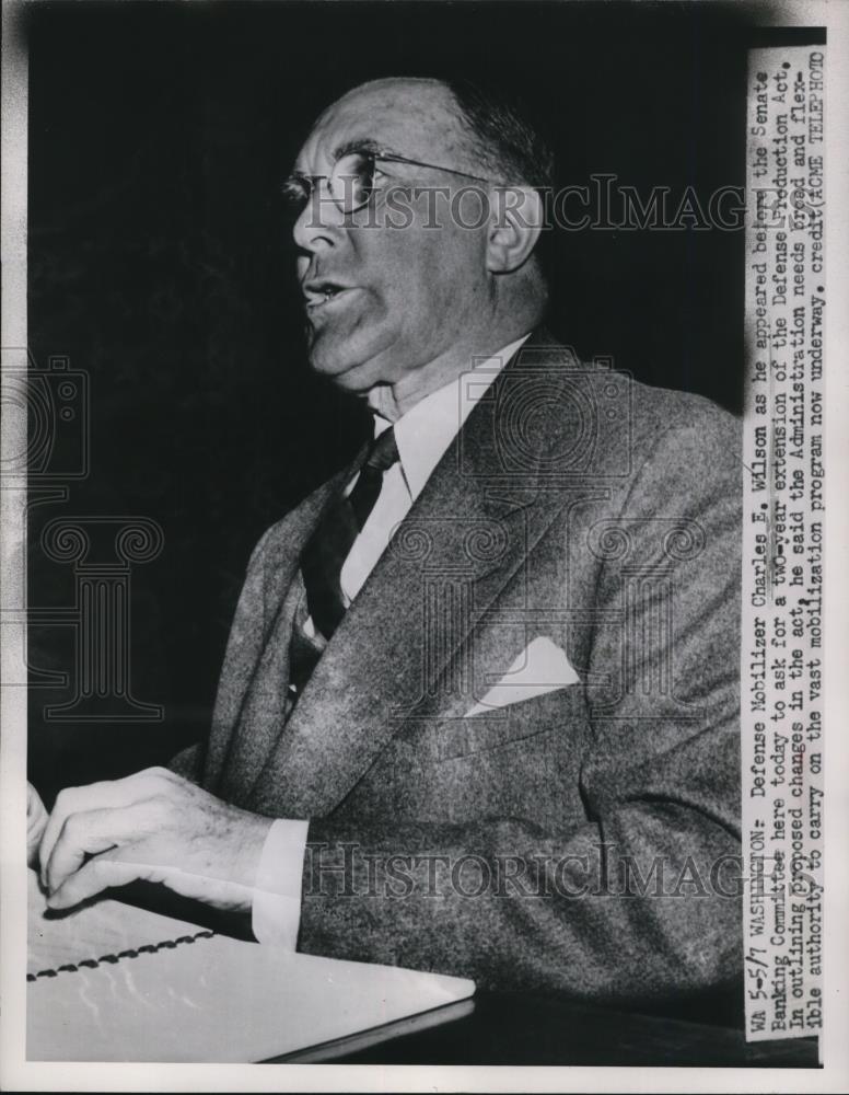 1951 Press Photo Defense Mobilizer Charles Wilson in Senate Banking Committee - Historic Images