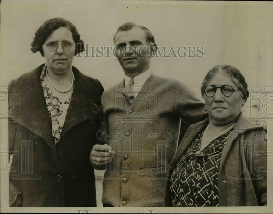 1934 Press Photo Marion de Luz & Family Before Reunion After 26 Years - Historic Images