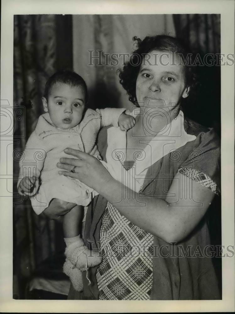 1938 Press Photo Mrs. Arthur Timleck, Won Share $500,000 in Toronto Baby Derby - Historic Images