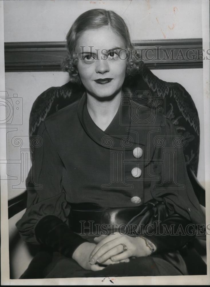 1934 Press Photo Artists Model Elizabeth Cornell Files $50,000 Suit for Damages - Historic Images