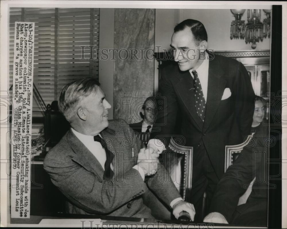 1951 Press Photo Henry Wallace shaking hands with Joe Alsop, Columnist - Historic Images