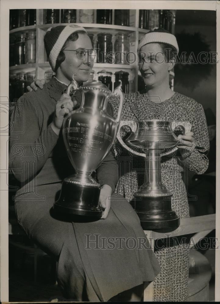 1936 Press Photo Florence Frackson and Cora Mae Briggs Winner of 4-H Club - Historic Images