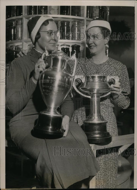 1936 Press Photo Florence Frackson and Cora Mae Briggs Winner of 4-H Club - Historic Images