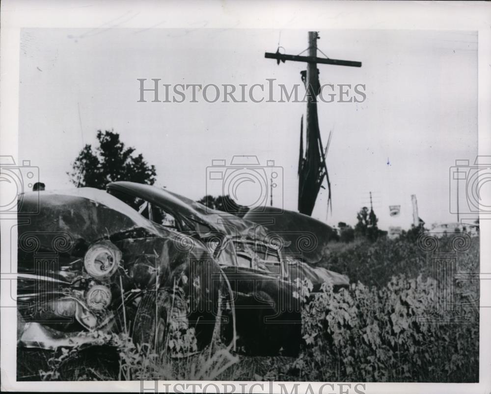 1941 Press Photo splintered Telephone Pole at Car Wreck Scene, Amelia, Ohio - Historic Images