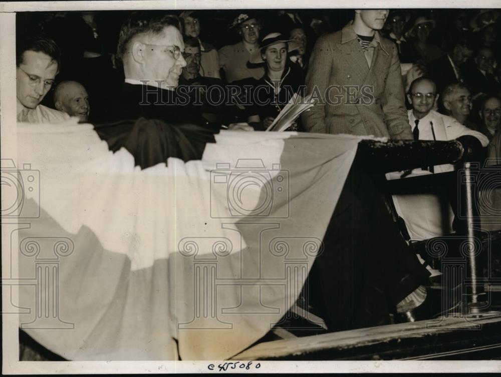 1938 Press Photo Raymond Willis As He Kept Tally On The Voting - nef49143 - Historic Images