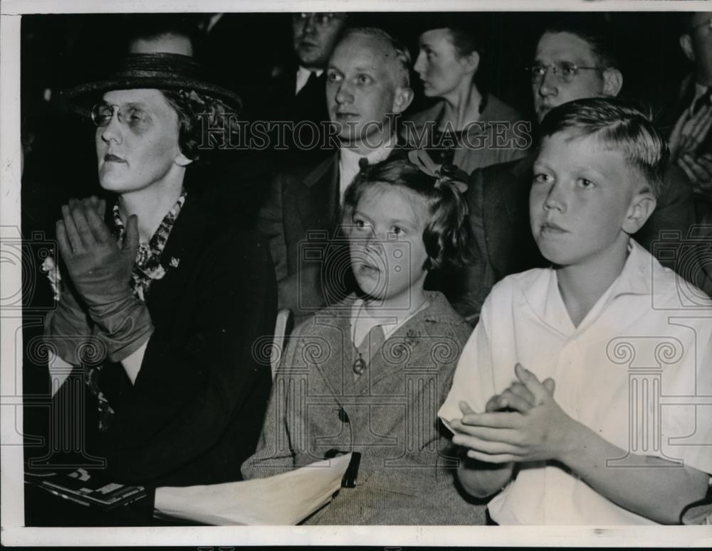 1938 Press Photo Mrs.Philip La Follette and children Judy and Robert at Madison - Historic Images