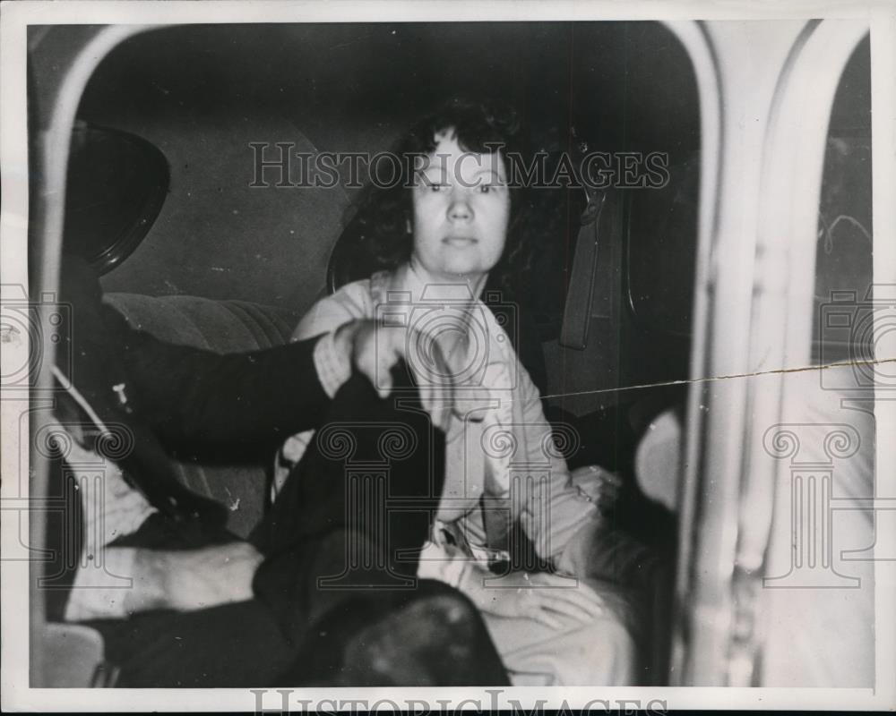 1938 Press Photo Mrs Maxine Sturgess Taken From Mother's Mansion with U.S Deputy - Historic Images