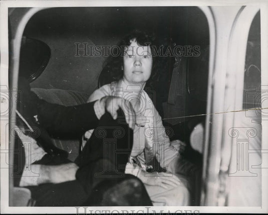 1938 Press Photo Mrs Maxine Sturgess Taken From Mother's Mansion with U.S Deputy - Historic Images