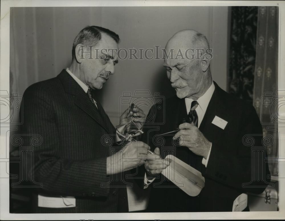 1937 Press Photo Nevin Fenneman, TW Vaughan at Geological Society Meeting - Historic Images