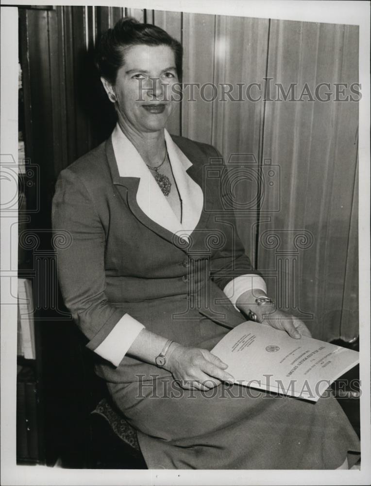 1954 Press Photo Mrs. Watson Smith New Zealand Hector Award Medal Lucy Cranwell - Historic Images