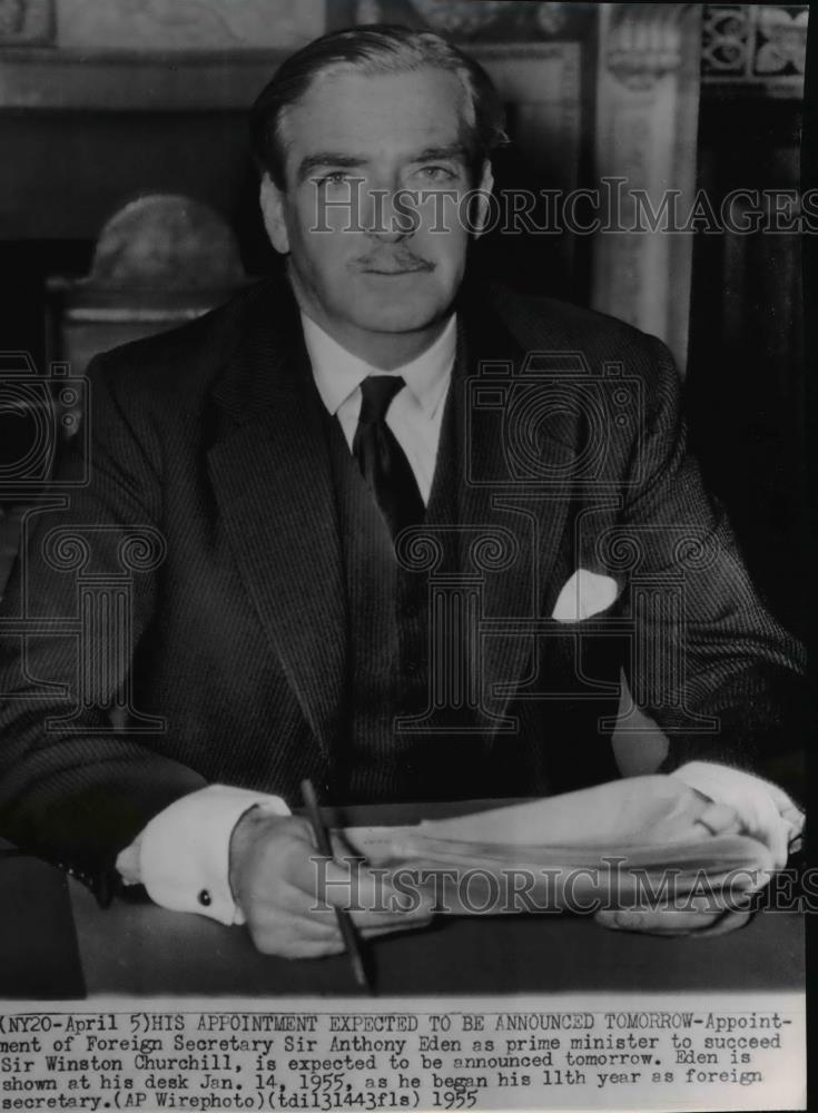 1955 Wire Photo Foreign Secretary Sir Anthony Eden working at his desk - Historic Images