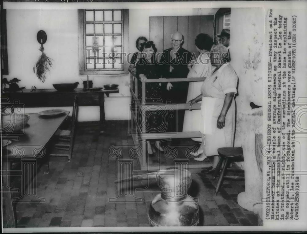 1958 Wire Photo Pres &amp; Mrs Eisenhower inspect ancestral home of Gen Robert Lee - Historic Images