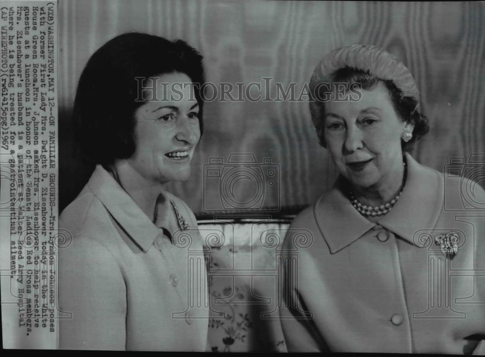 1967 Wire Photo Mrs Lyndon Johnson poses with Mrs Dwight D Eisenhower - Historic Images