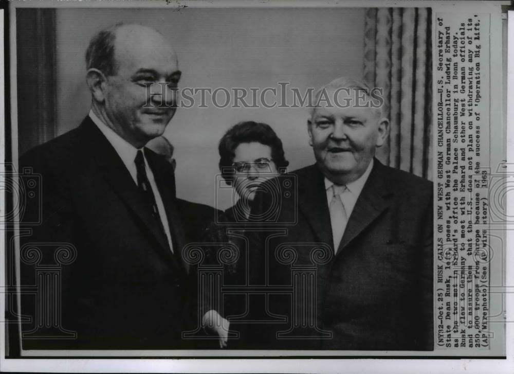 1963 Wire Photo Dean Rusk posing with Ludwig Erhard in Erhard&#39;s office in Bonn - Historic Images