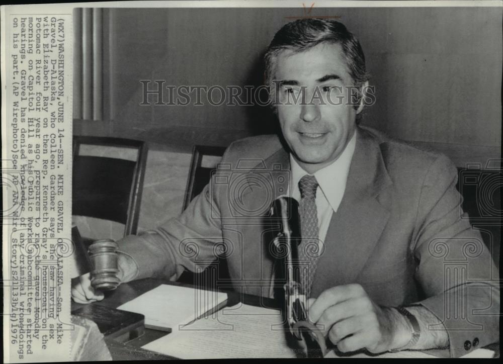 1976 Wire Photo Sen. Mike Gravel preparing to rap the gavel on Capitol Hill - Historic Images