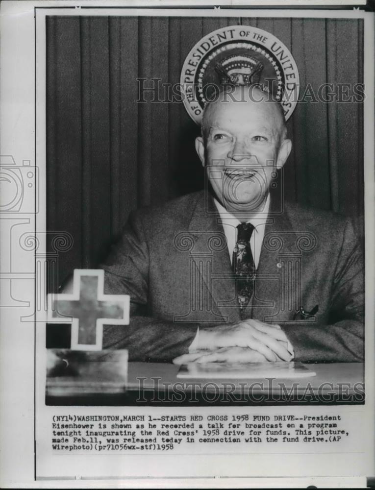 1958 Wire Photo Pres. Eisenhower recording a talk for broadcast on a program - Historic Images