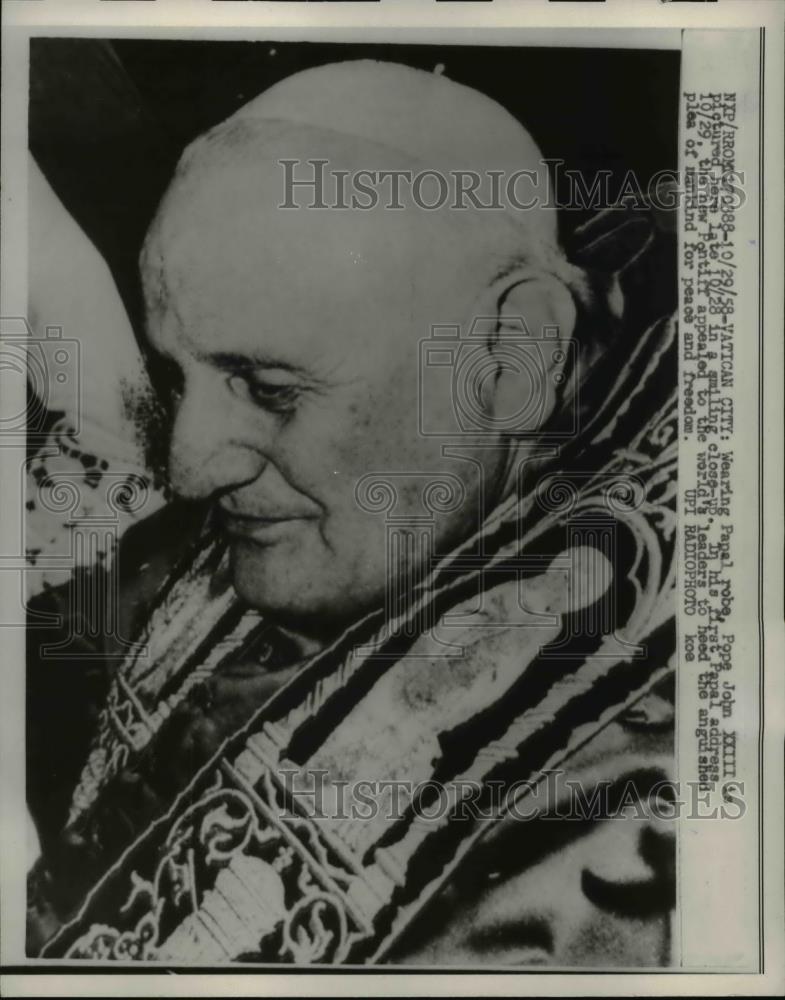 1958 Press Photo Vatican City Pope John XXIII Wearing Papal Robe - nee40025 - Historic Images